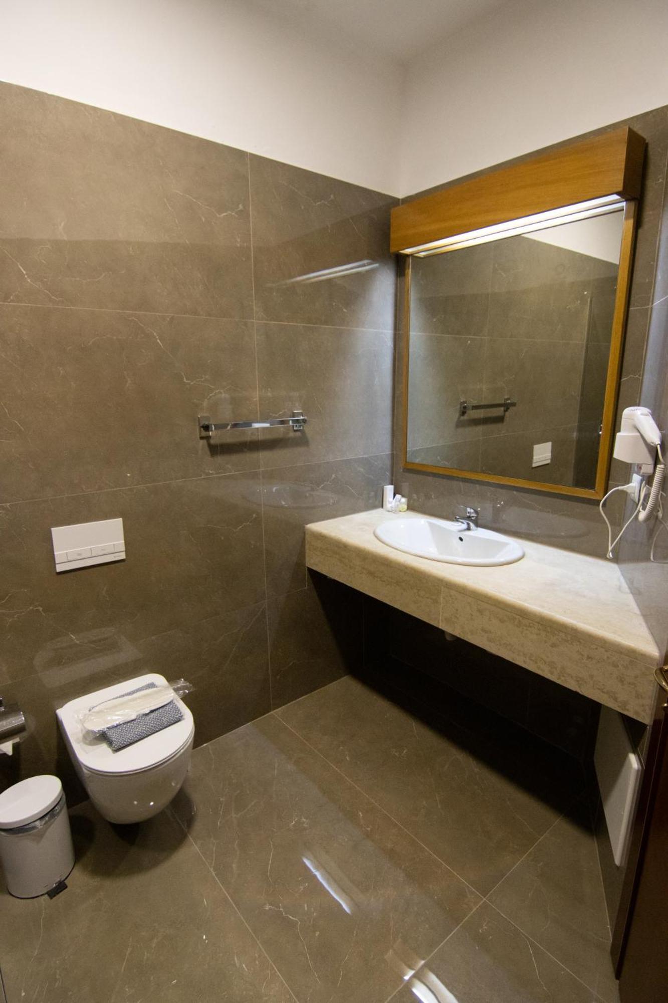 Chateau Linza Resort Tirana Exterior photo