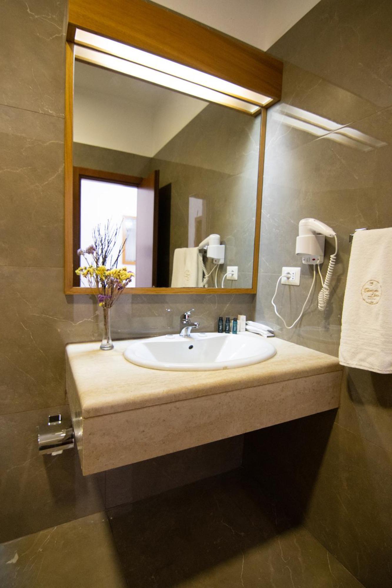 Chateau Linza Resort Tirana Exterior photo