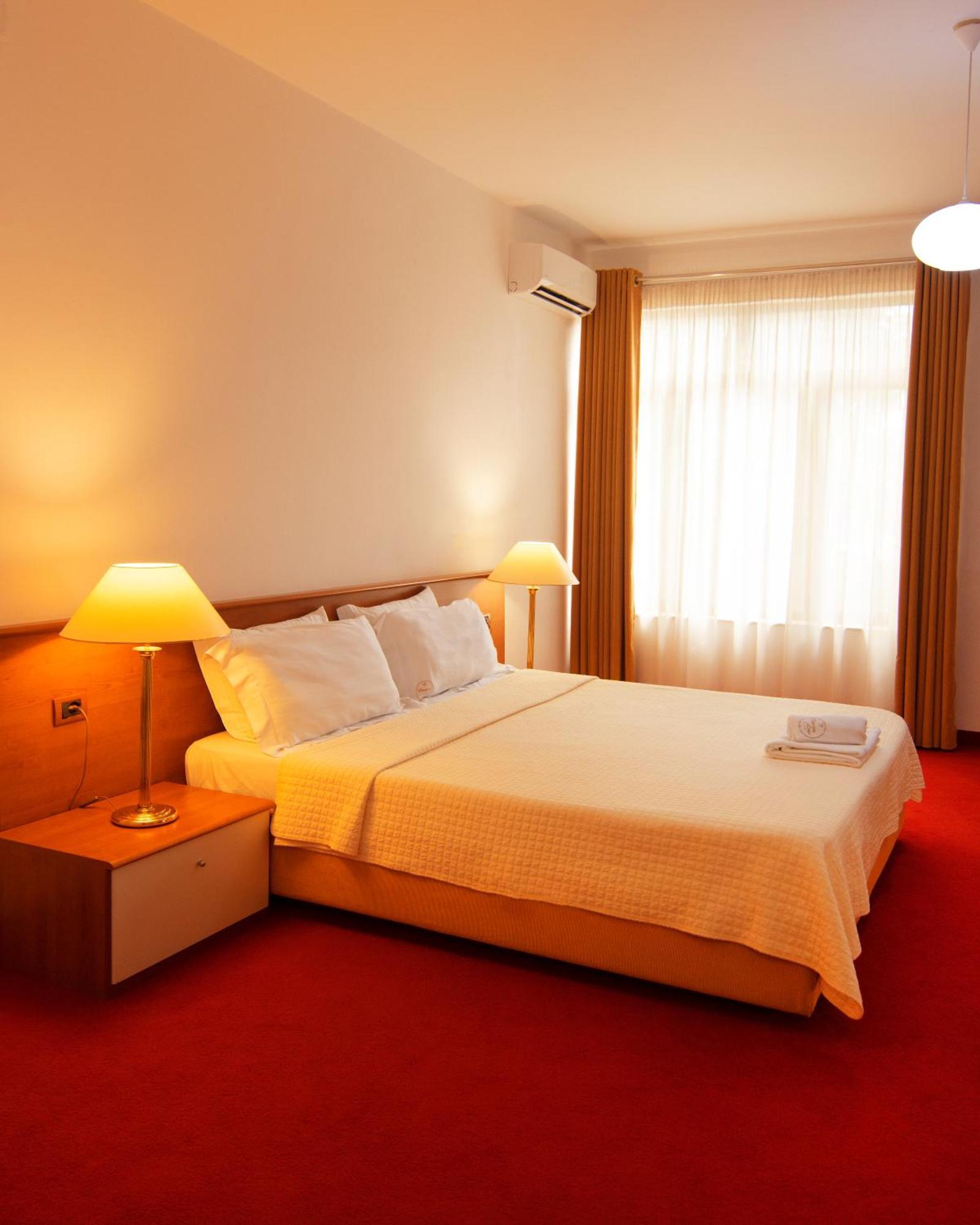 Chateau Linza Resort Tirana Exterior photo