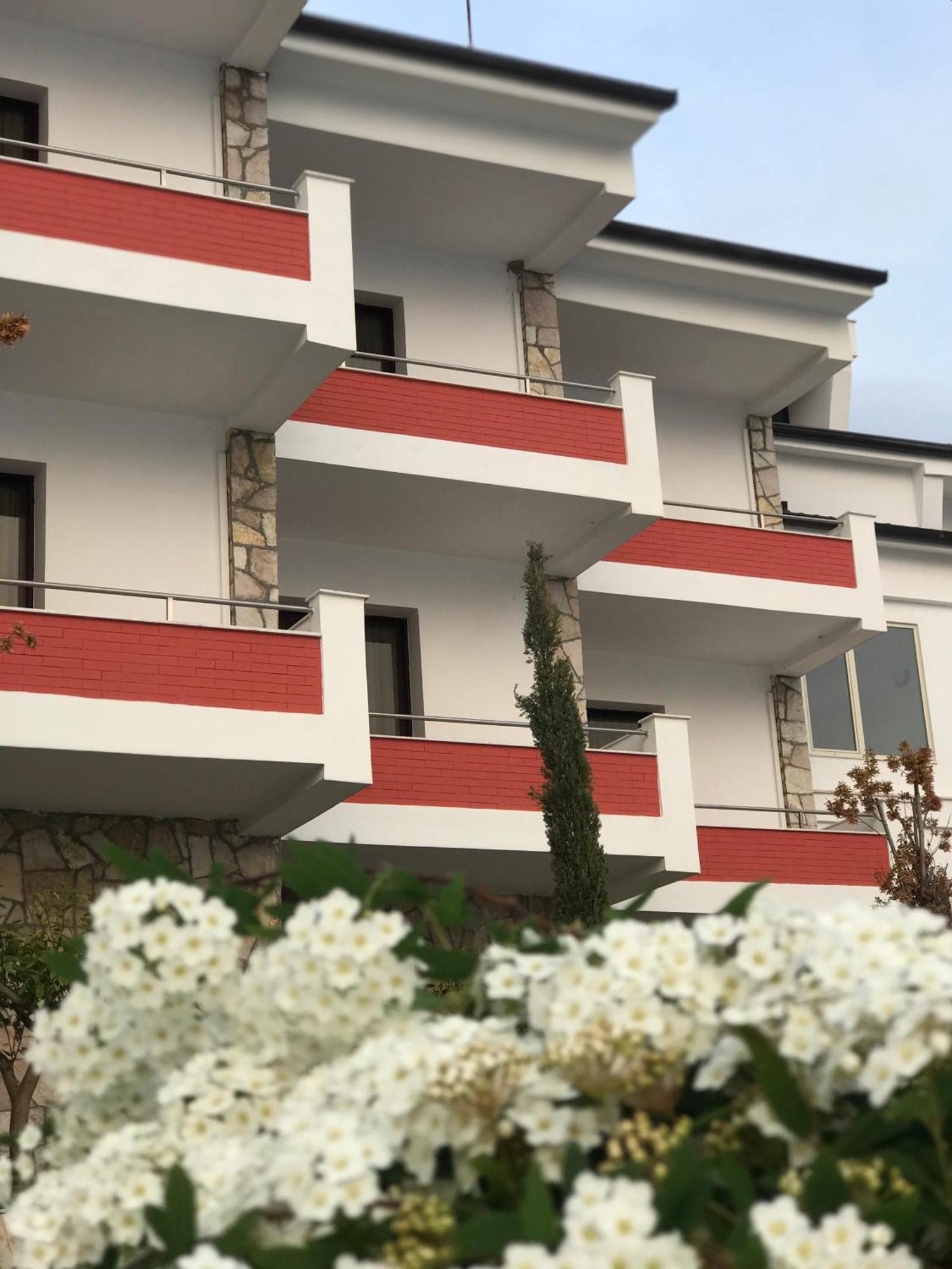 Chateau Linza Resort Tirana Exterior photo